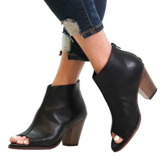 Mata Shoes - 🆕 PEEP TOE BLACK ANKLE BOOTIE SIZE 7.5